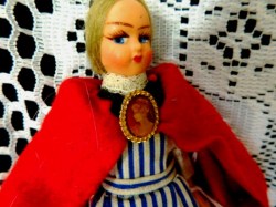 italian doll cameo side